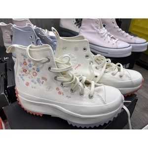 Brand new converse🌺🌺🥰❤️🥰